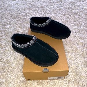 New and UNWORN UGG Tasman Slippers